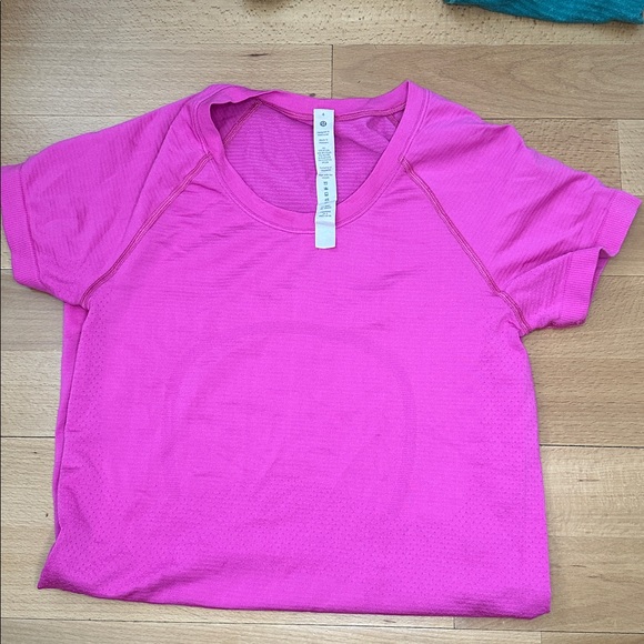 lululemon athletica Swiftly Tech Short Sleeve Tee - Picture 8 of 9